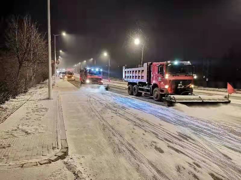 清雪大軍堅守在崗 哈爾濱市平房區做足暴雪“應戰”準備_fororder_微信圖片_20211122112013