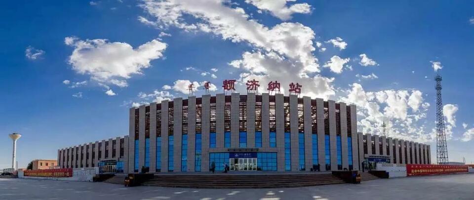 额济纳站"解封"后迎来首批旅客