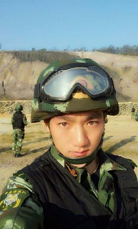 《奇兵神犬》何捷教官明星气质意外走红(图)