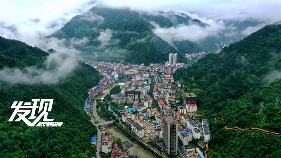 被森林“包围”的陕南小城 云雾缭绕满目苍翠