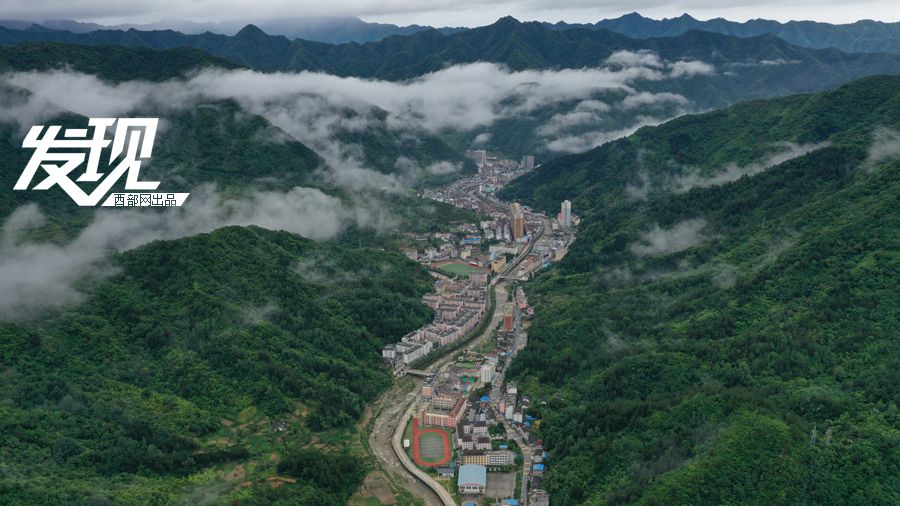被森林“包围”的陕南小城 云雾缭绕满目苍翠