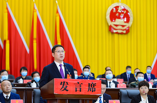 自贡:肖永忠当选大安区人大常委会主任 唐小华当选区长