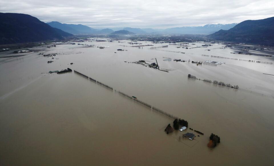 “500年一遇”洪災襲擊加拿大西部 近兩萬人受困