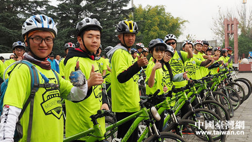 两岸青年昆明滇池骑行 体验七彩云南独特魅力 两岸青年昆明滇池骑行 体验七彩云南独特魅力