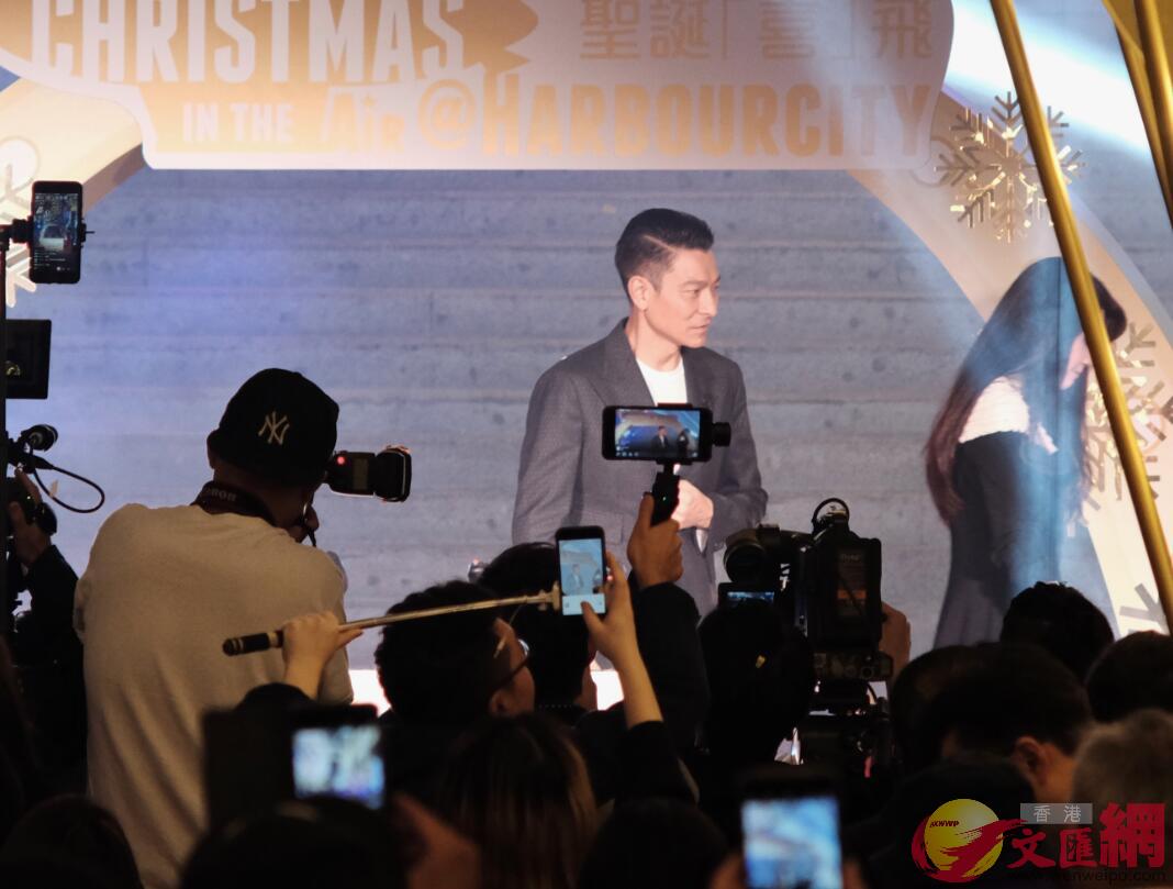 香港尖沙咀海港城圣诞亮灯仪式举行