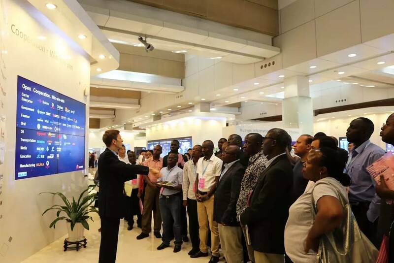 Huawei ya horar da daliban Malawi 50 masu nazarin fasahar sadarwa_fororder_1124-Huawei-Malawi-Ibrahim