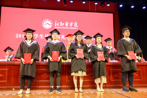 【河南供稿】漯河醫專舉行本科生畢業典禮 49名學生獲醫學學士學位