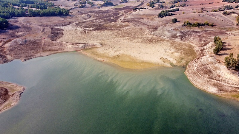 高温席卷土耳其 大坝部分区域干涸见底