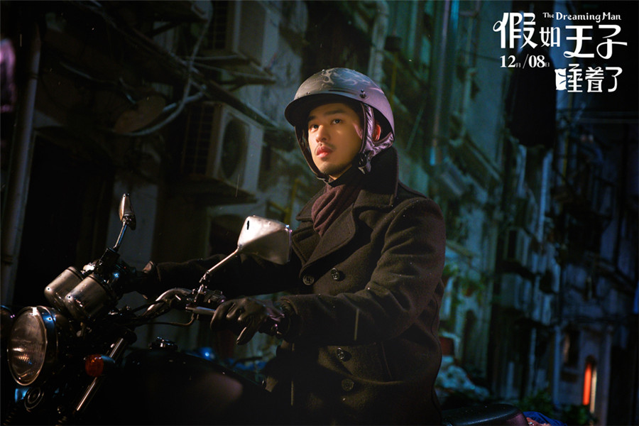 圖片默認標題_fororder_陳柏霖身騎機車眼神溫柔