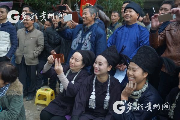 （要闻）贵州省民宗委走进三都县开展党的十九大精神双语宣讲
