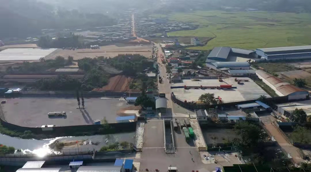 တ႐ုတ္-ျမန္မာ ဝမ္တိန္နယ္စပ္ဂိတ္ မံမန္လမ္းေၾကာင္း၌ ပို႔ကုန္သြင္းကုန္ပစၥည္းမ်ား ျပန္လည္ျဖတ္သန္းနိုင္ၿပီ_fororder_1127-3