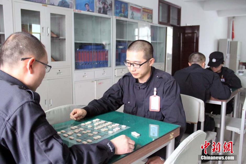 4月12日,在武警新疆总队司令部训练基地,2016年新疆监狱系统新招录的