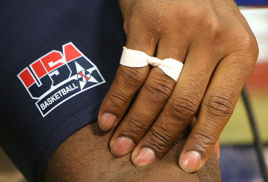 十图盘点科比生涯指伤 右手仅剩大拇指未受伤