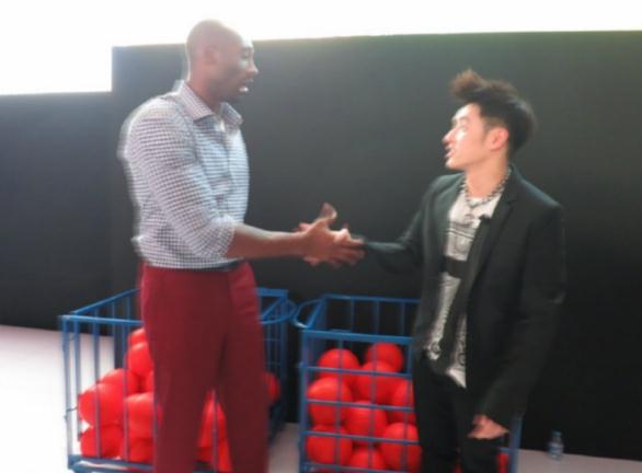 潘玮柏晒照告别科比：人生真的没有永远