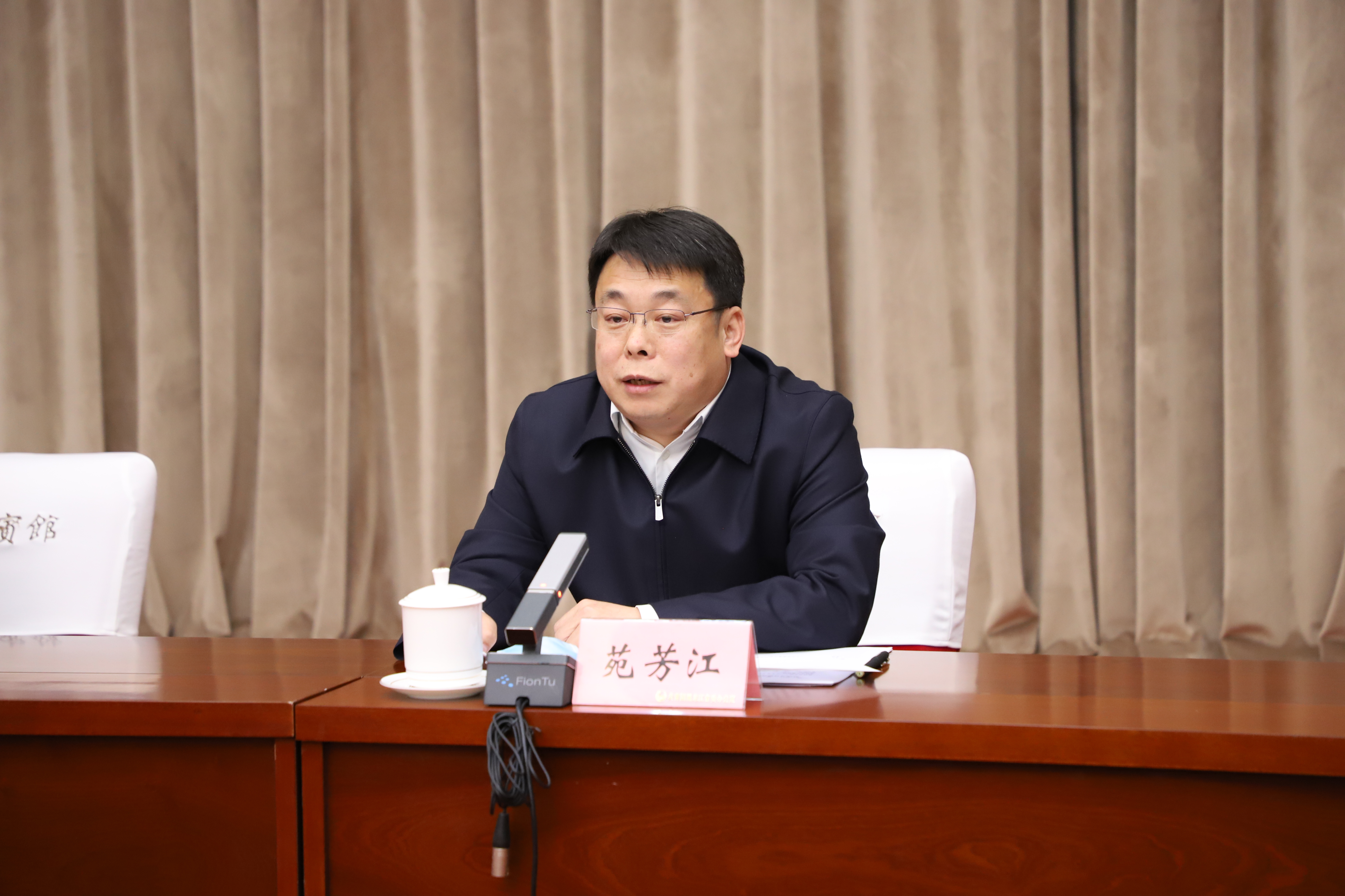 黑龙江团省委书记苑芳江在座谈会上发表讲话 摄影 吕岩