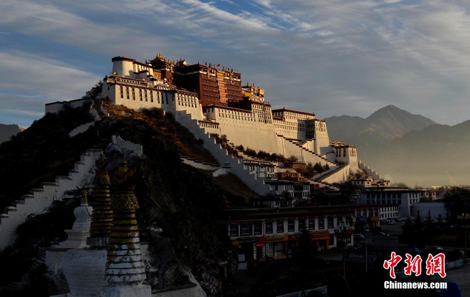 西藏布达拉宫已完成万余件可移动文物普查建档