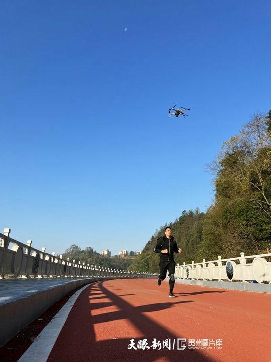 铜仁：慢行“彩”路美如画_fororder_微信图片_20211130084934