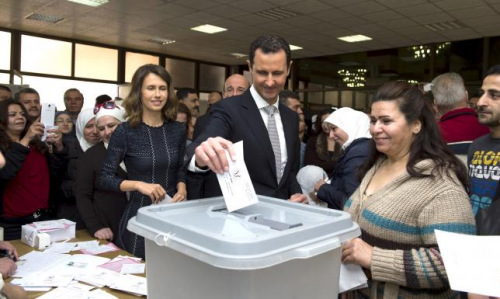 叙利亚举行人民议会选举 总统巴沙尔参加投票(图)