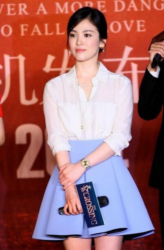 宋慧乔竟把白衬衫穿得这么美 女星都爱春日必备白衬衫