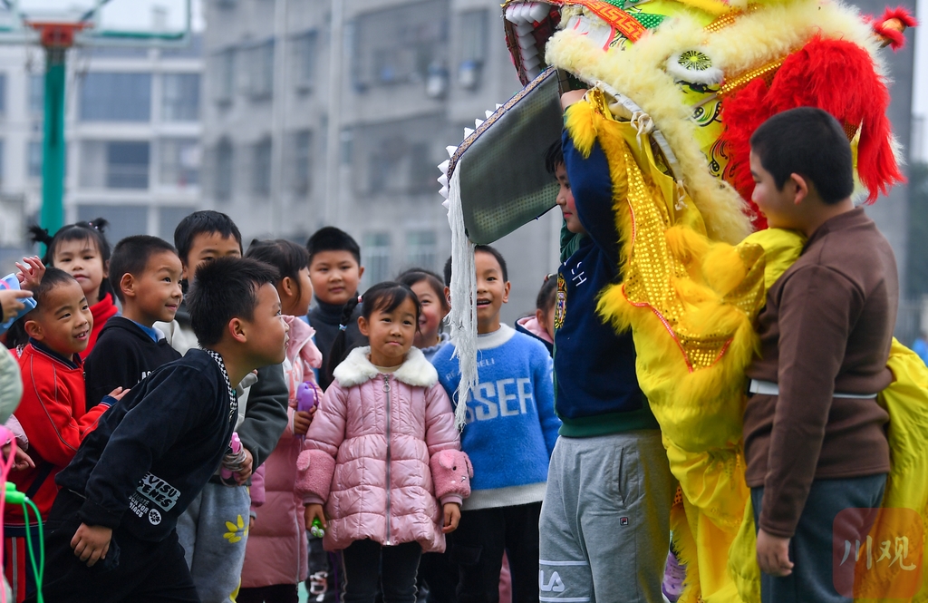 （转载）学非遗 “双减”之后 自贡荣县乡村小学生成为麒麟灯传承人