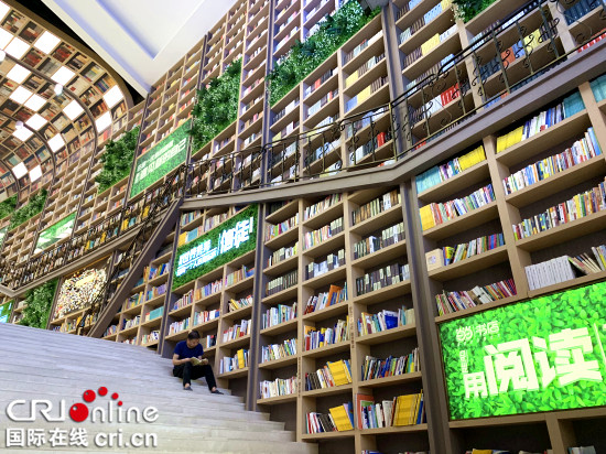 无配图顺序，书店供图【CRI专稿 列表】重庆渝中“双晒”之当当书店：以纯粹的心服务市民