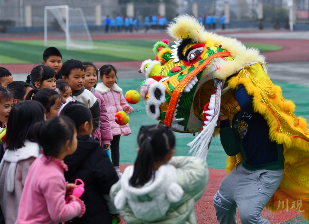 （转载）学非遗 “双减”之后 自贡荣县乡村小学生成为麒麟灯传承人