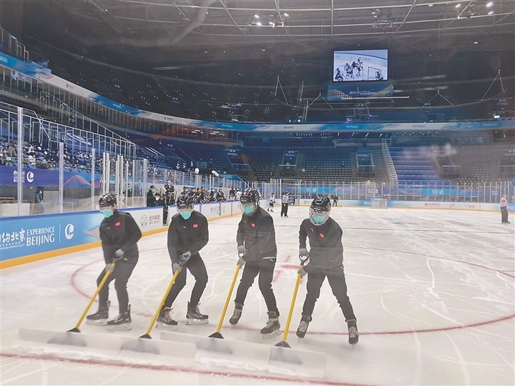 冰球城齊齊哈爾百人團赴京助力冬奧