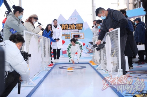 相约冰雪盛会 “爱冰雪 同喝彩”冰雪嘉年华嗨翻“双奥之城”