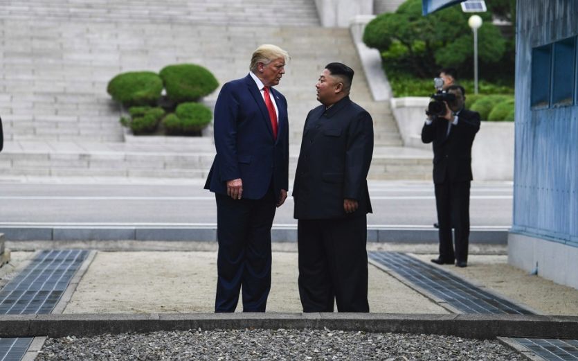 首位现任美国总统踏上朝鲜领土美朝韩领导人首次实现三方会面