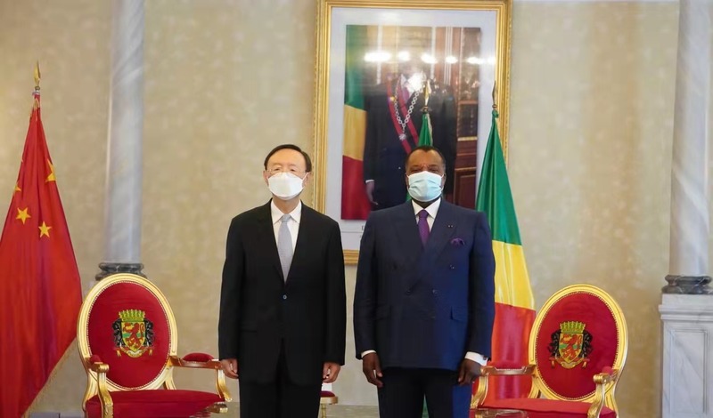 Shugaban jamhuriyar Kongo ya gana da babban jami’in diflomasiyyar Sin_fororder_211206-Ahmad-Yang Jiechi