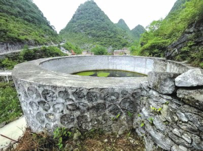 (金融列表 三吴大地南京 移动版)中信银行:坚持党建引领 坚决打赢脱贫攻坚战