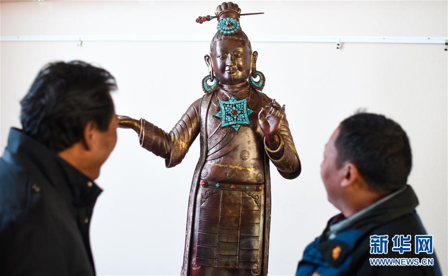 首期藏族傳統雕塑非遺傳承人群培訓班舉行雕塑展覽