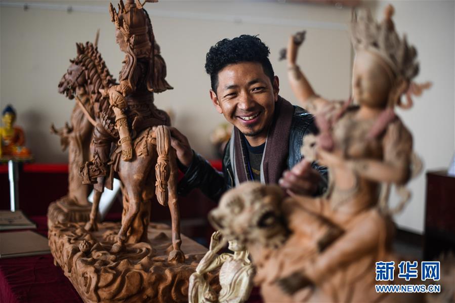 首期藏族传统雕塑非遗传承人群培训班举行雕塑展览