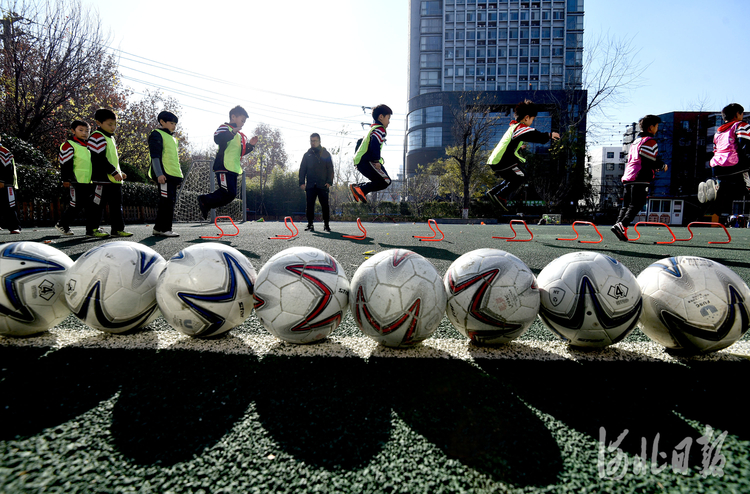 河北邯鄲:校園足球 陽光體育