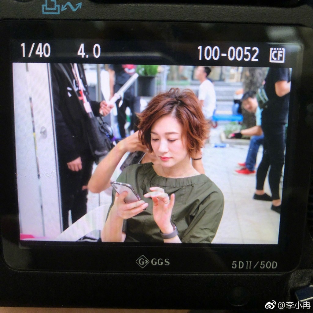 李小冉晒美照夸自己笑靥如花 网友不能再美了