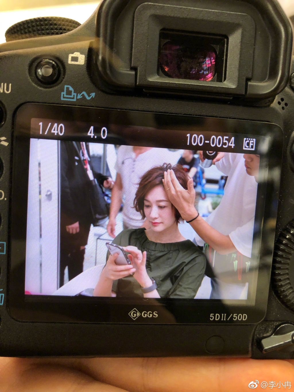 李小冉晒美照夸自己笑靥如花 网友不能再美了