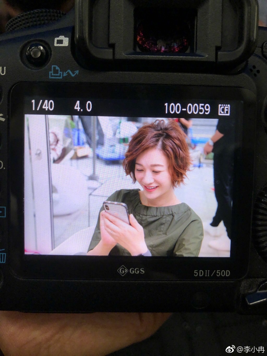 李小冉晒美照夸自己笑靥如花 网友不能再美了