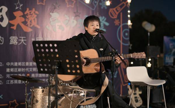 相约湖畔“民谣诗人”音乐会点燃了奥南生活圈