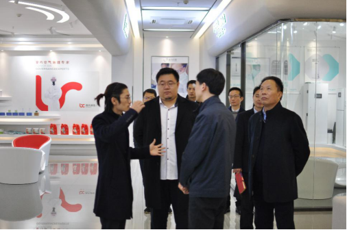 滨江区统战部谢部长莅临参观指导笨鸟控股总部