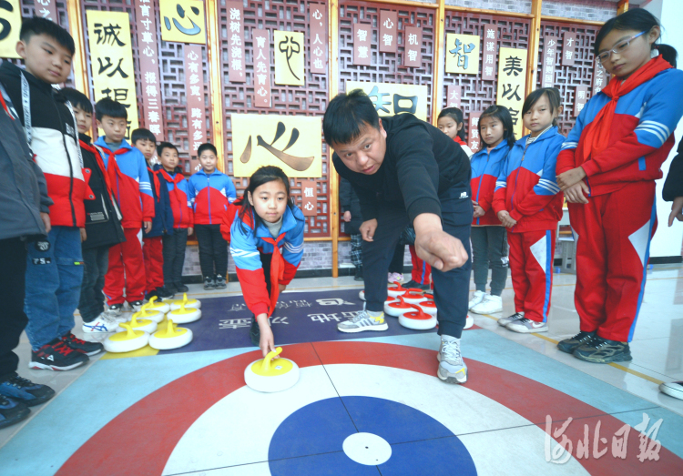 河北邱縣：冰雪運動進校園