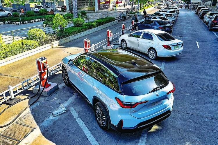 南宁市提前超额完成今年新能源汽车、充电桩目标任务