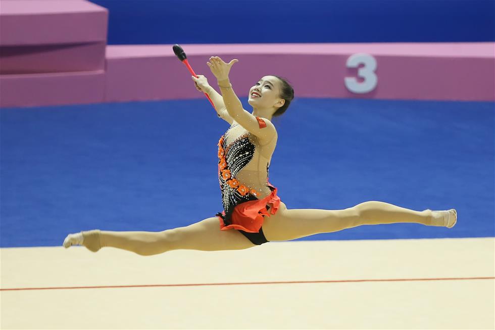 艺术体操全国个人冠军赛：成年个人棒操刘佳慧夺冠,徐晓岚、尚蓉获亚季军