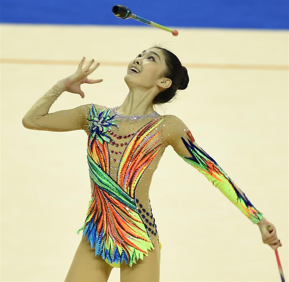 艺术体操全国个人冠军赛：成年个人棒操刘佳慧夺冠,徐晓岚、尚蓉获亚季军