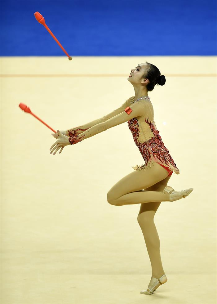 艺术体操全国个人冠军赛：成年个人棒操刘佳慧夺冠,徐晓岚、尚蓉获亚季军