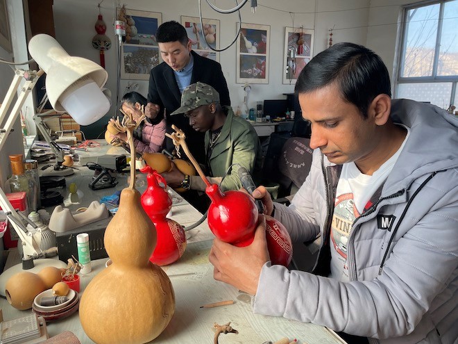 International Students Learn about the Development of Agriculture, Rural Areas and Farmers in Weinan, China