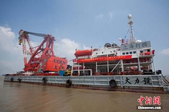 韩国纪念岁月号船难2周年 欲打捞9000吨船体出水
