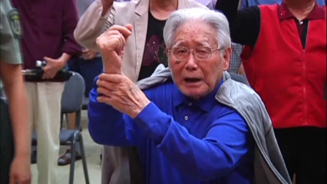 苏鸿熙庄严宣誓.