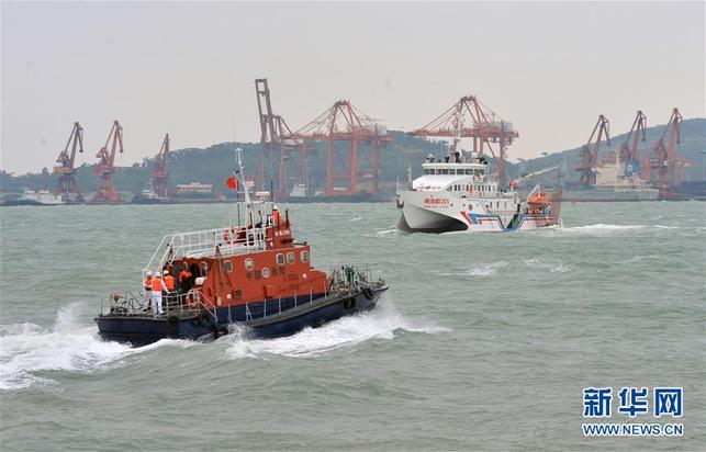 【焦点图】2017年救捞系统南部海区应急救援综合演练在广西北海举行