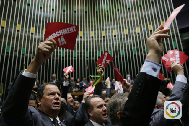 巴西彈劾案迎“攤牌”時刻 示威現“柏林墻”