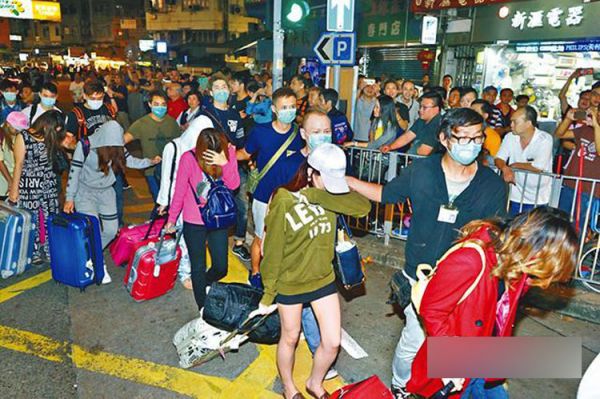 超250名内地女子香港卖淫被捕 遭百人围观(图)